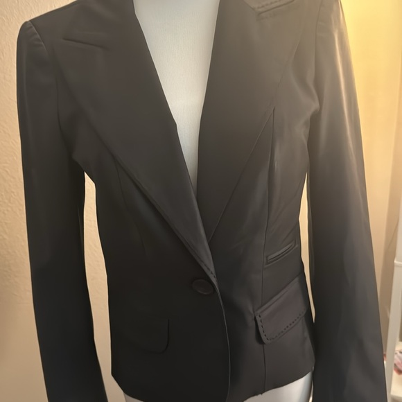 Bebe/Excellent condition, worn maybe once or twice gray blazer jacket size 6 - Picture 2 of 8